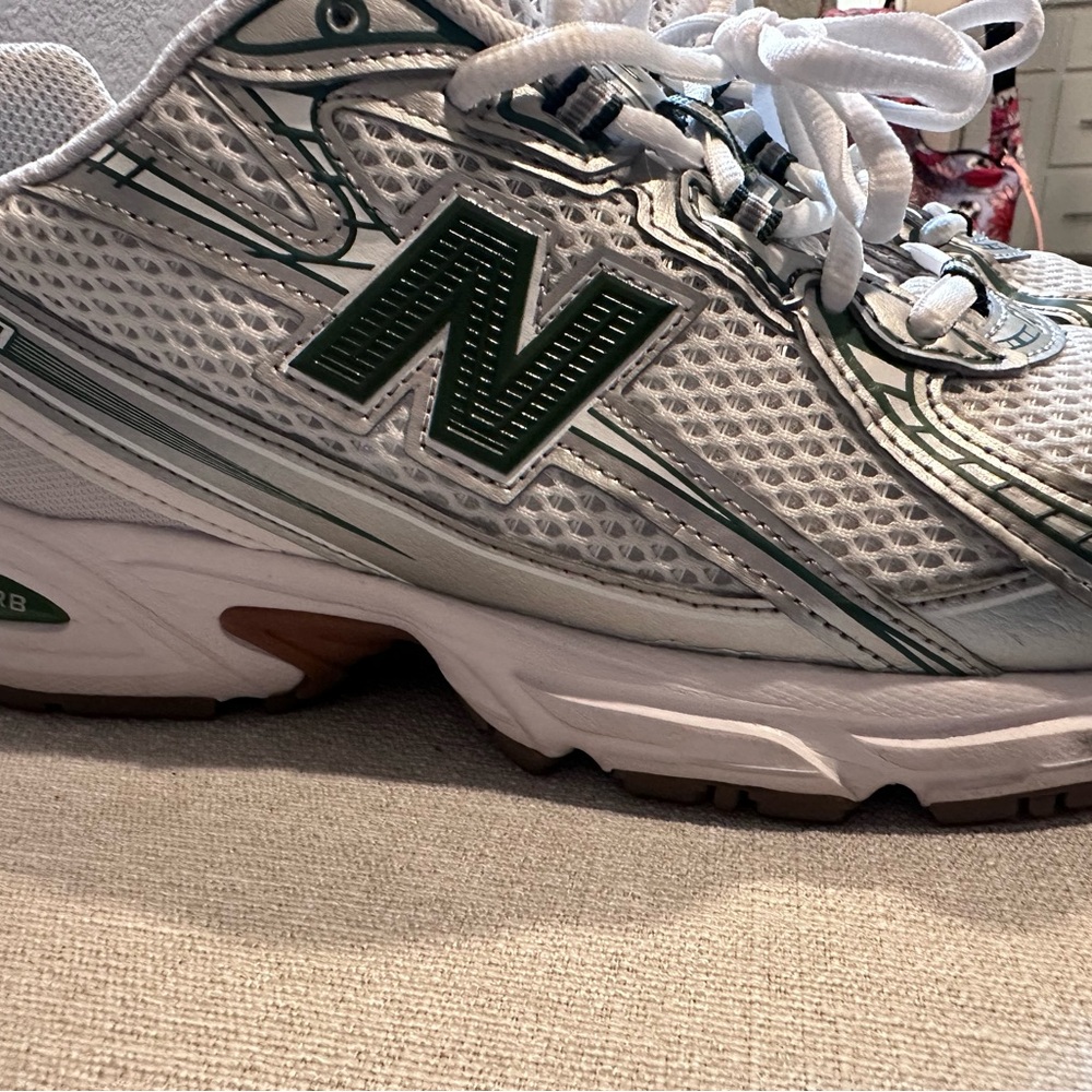 New Balance Men's White and Green Athletic Running Shoes - Picture 3 of 13